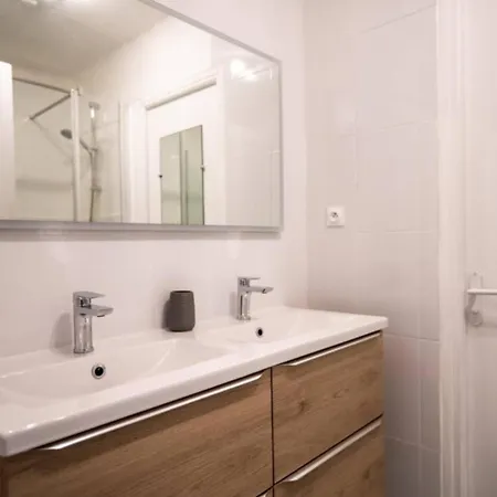 Apartment Magnificent Close To The With Sea View *