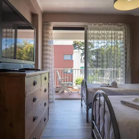 Magnificent Close To The With Sea View Apartment
