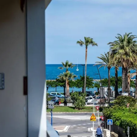 Magnificent Close To The With Sea View