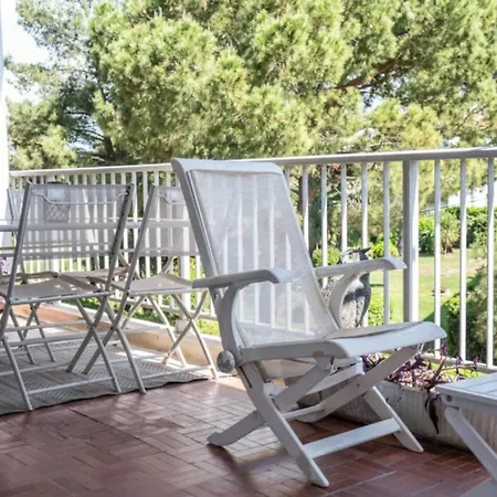 Magnificent Close To The With Sea View Apartment