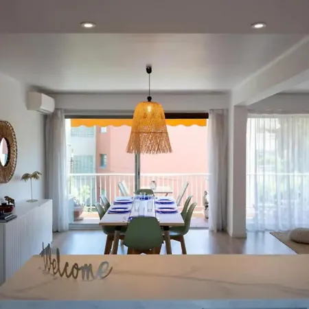 Magnificent Close To The With Sea View *