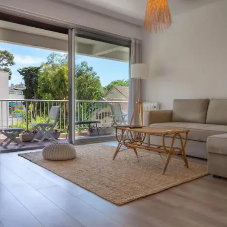 Magnificent Close To The With Sea View