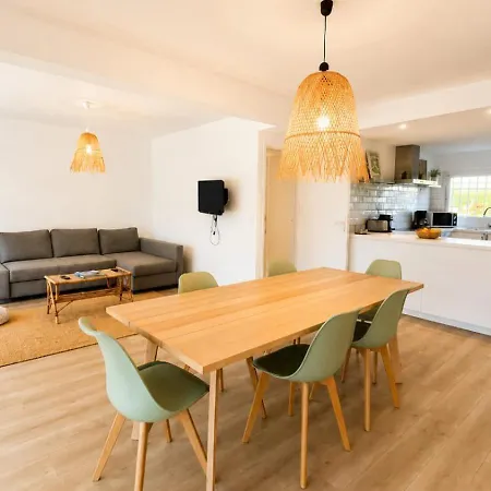 Beautiful Near The With Great Sea Views Апартаменты