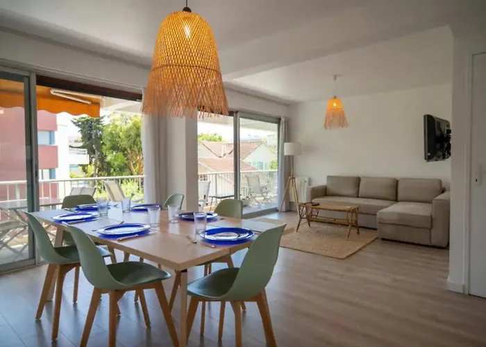 Lägenhet Beautiful Near The With Great Sea Views Antibes