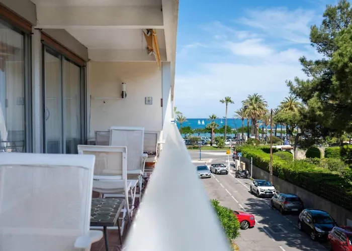 Beautiful Near The With Great Sea Views Lägenhet Antibes