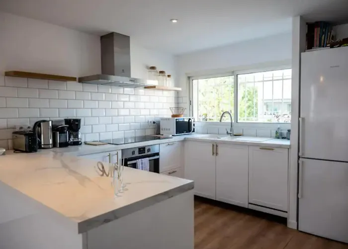 公寓 Beautiful Near The With Great Sea Views 昂蒂布