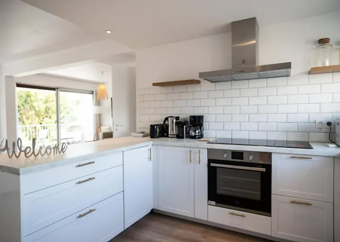 公寓 Beautiful Near The With Great Sea Views 昂蒂布